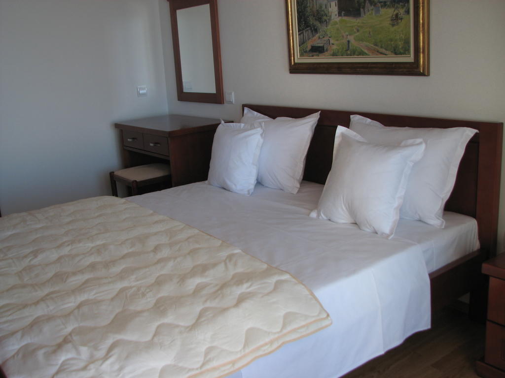Apartments Leut Ilha Ilha Sveti Stefan Quarto foto